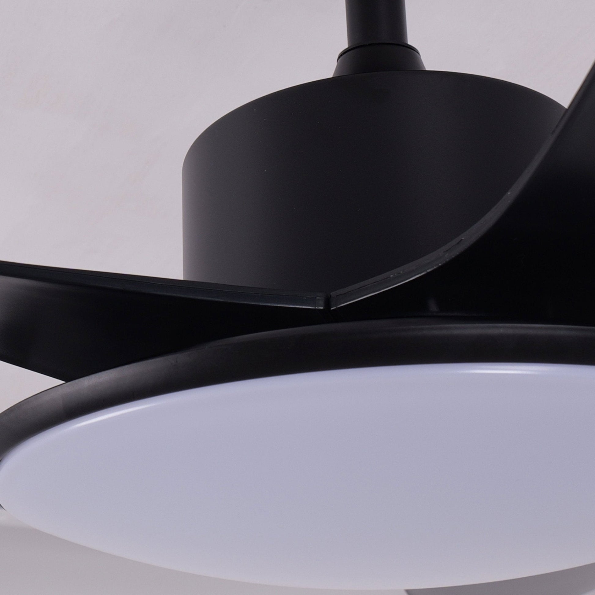 Lightsin Ceiling Fan with Light Low - Noise 5 - Blade Fan Light with Adjustable Speeds and Timer - House Comfort