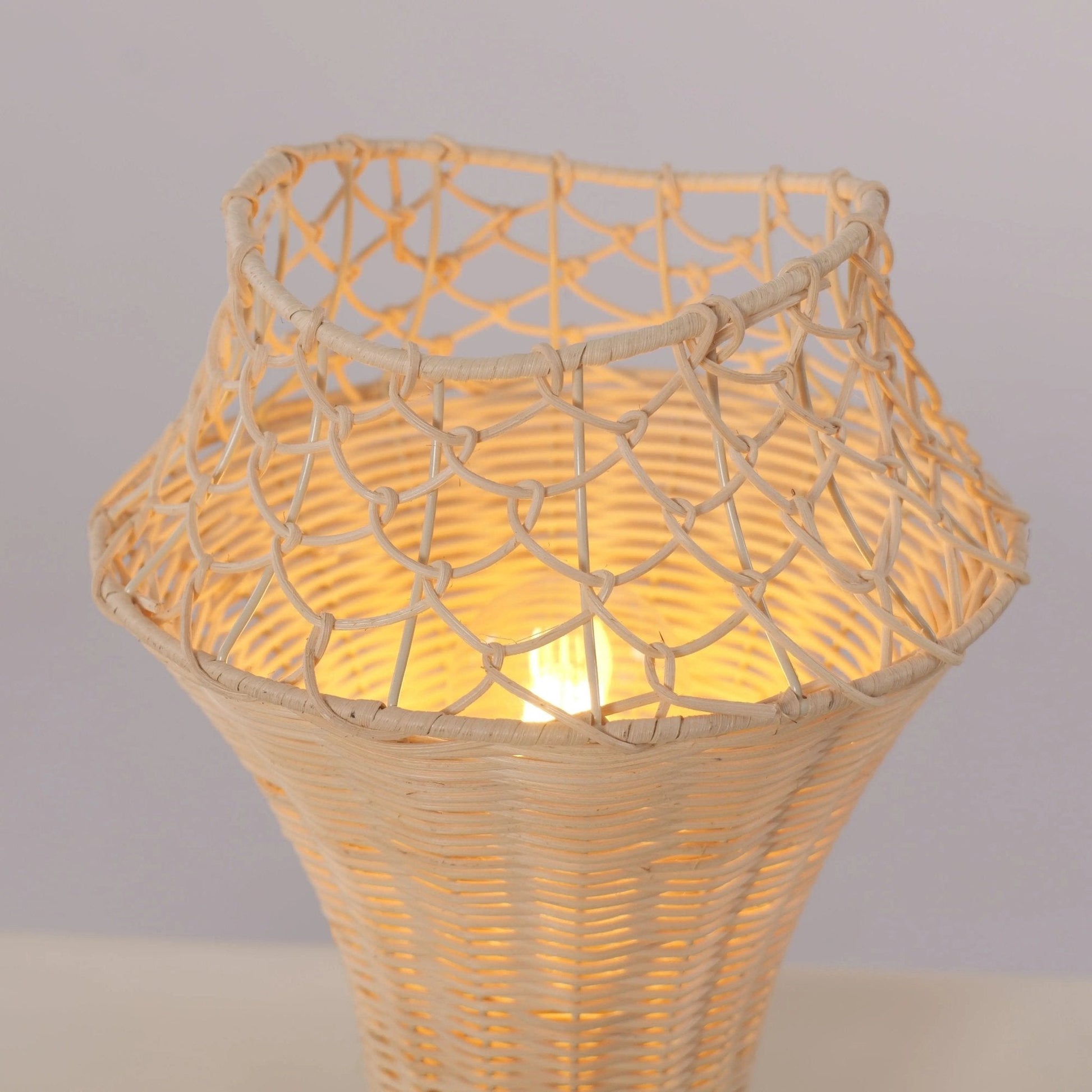 Lightsin Net - Pattern Fish - Mouth Design Rattan Table Lamp - House Comfort